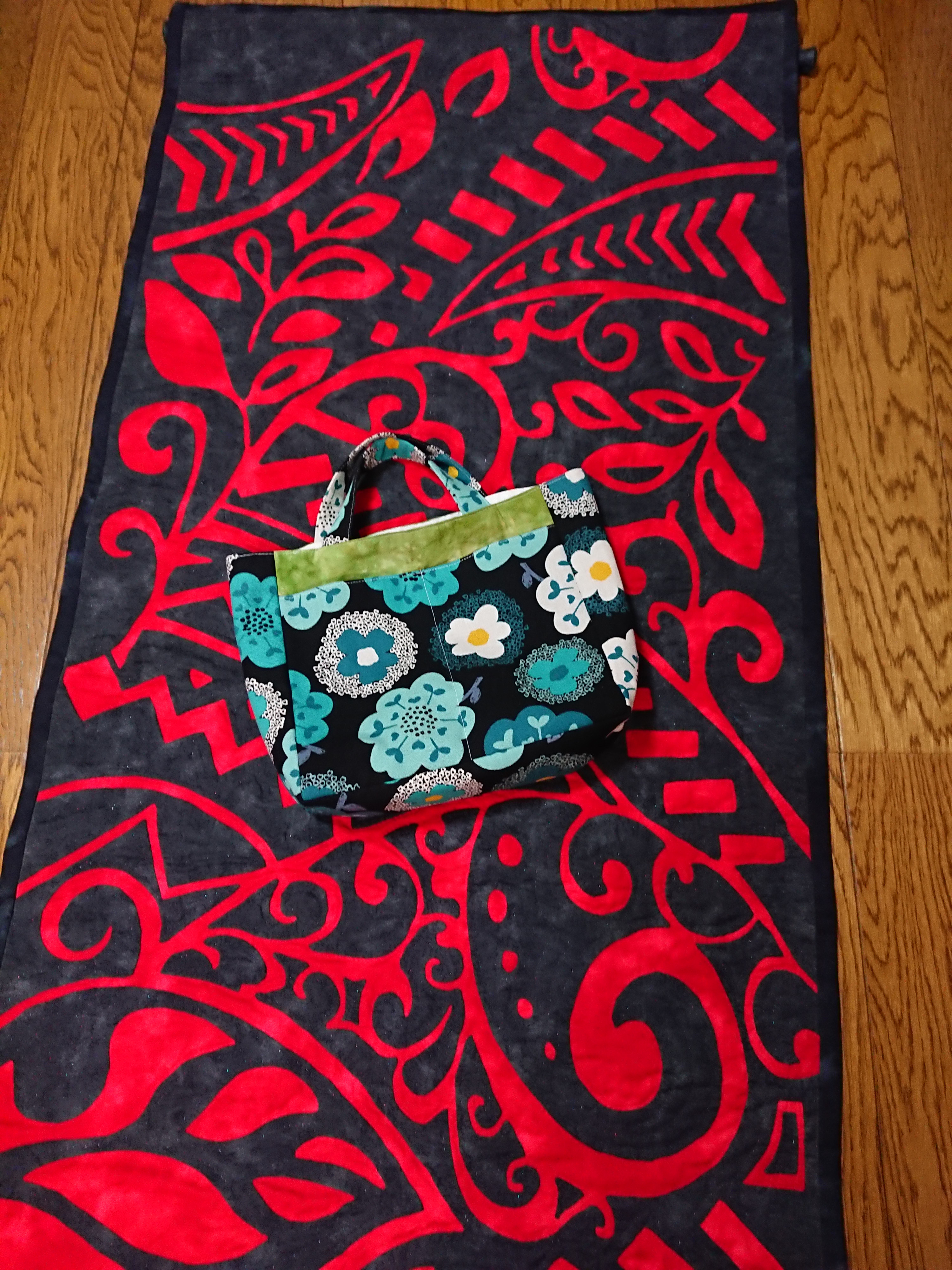 ミニトートバッグとステンドグラスキルトタペストリーのコラボ