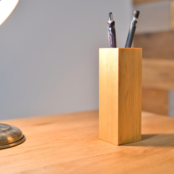 スタイリッシュな木製 ペン立て ツガ 2枚目の画像
