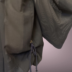 子慣れ感抜群!アイレットタック 黒羽織り 和装 男女兼用  レトロ 着物リメイク ブラック 5905 6枚目の画像