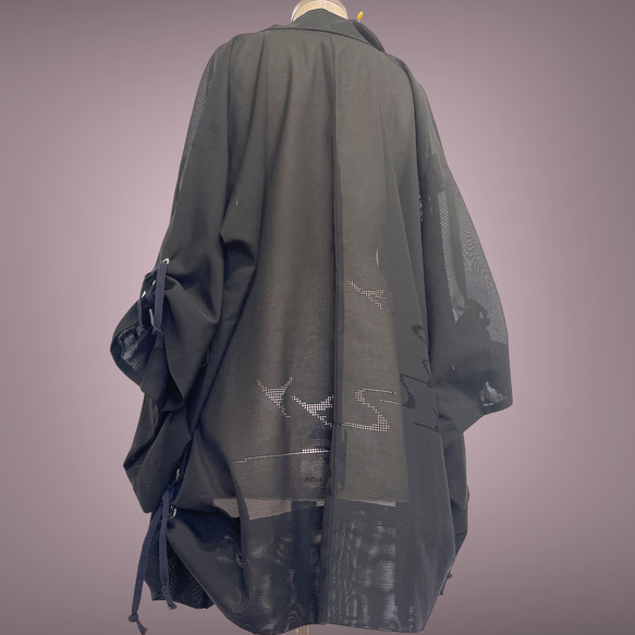 子慣れ感抜群!アイレットタック 黒羽織り 和装 男女兼用  レトロ 着物リメイク ブラック 5905 4枚目の画像