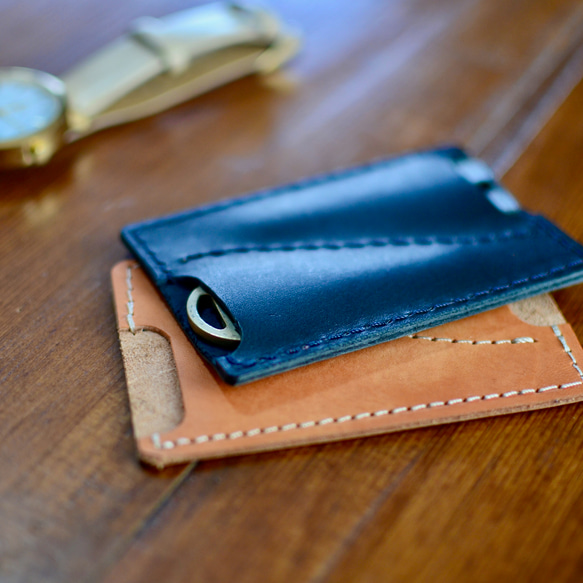 薄型カードタイプのキーケース　ポケットや財布にコンパクトに収納できる　本革レザー　ブラック 2枚目の画像