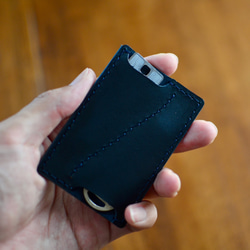 薄型カードタイプのキーケース　ポケットや財布にコンパクトに収納できる　本革レザー　ブラック 1枚目の画像
