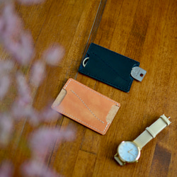 薄型カードタイプのキーケース　ポケットや財布にコンパクトに収納できる　本革レザー　ブラック 4枚目の画像