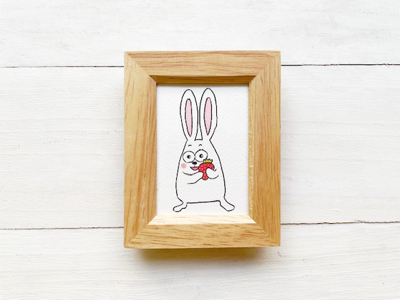 【返品送料無料】 うさぎとイチゴ イラスト ミニ額縁 笑顔 イラスト かわいい 版画