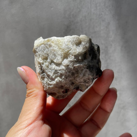 情熱の石【母岩付き ガーネット】鉱物 天然石（143g）Garnet 柘榴石 7枚目の画像