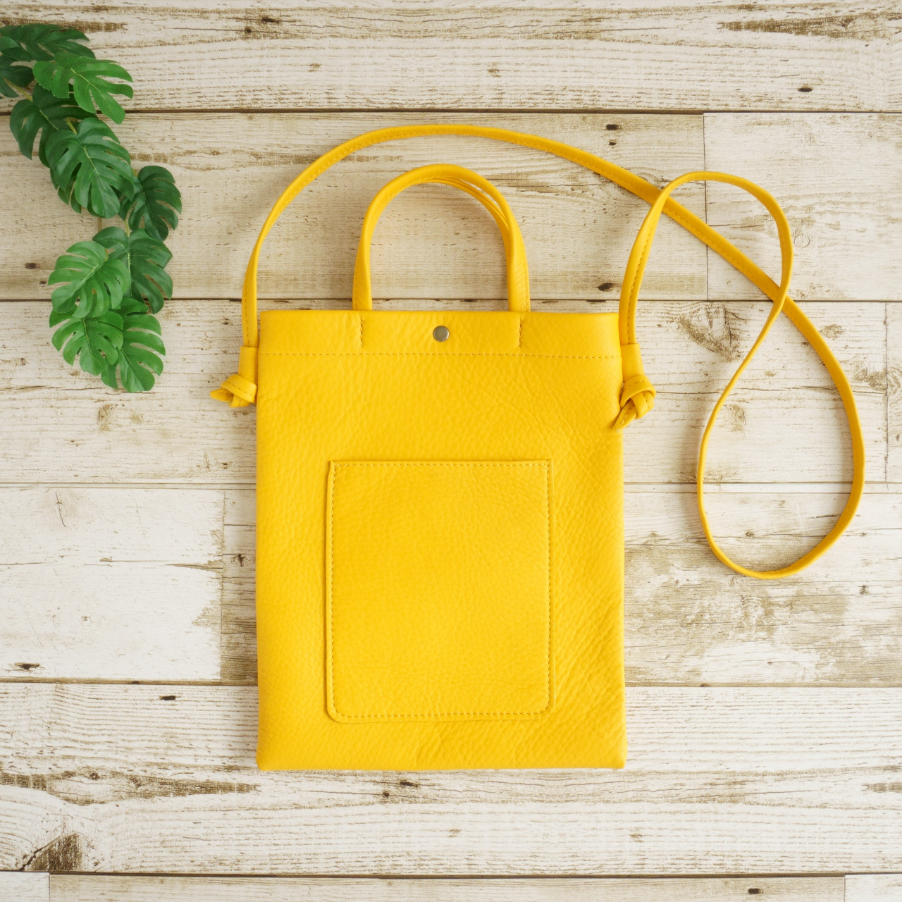 収納豊富なサコッシュ 差し色になるマスタードカラー イチョウ色 斜め掛けショルダーバッグ ハンドル付