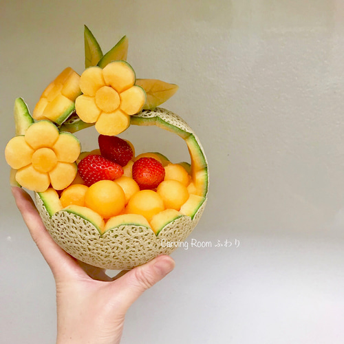 特別なプレゼントにメロンのフルーツバスケットを！【オーダーフルーツ
