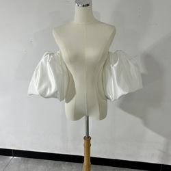 高品質緞布 可拆式袖子 白色 肩袖 泡泡袖 可客製隱藏上臂的袖子 第1張的照片
