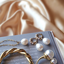 【2way】FRESHWATER PEARL CHARMS HOOP EARRINGS 5枚目の画像