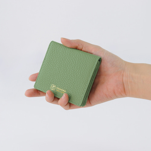 最小レベルでありながら、大容量・丈夫さを両立させてYOSHINA二つ折