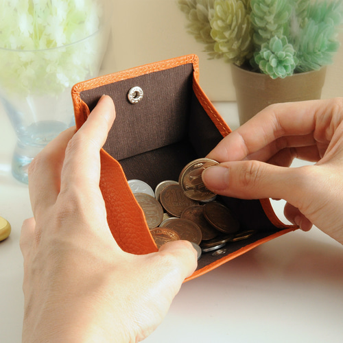 最小レベルでありながら、大容量・丈夫さを両立させてYOSHINA二つ折