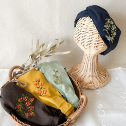 野の花の刺繍パッチンピン(オーバル) ヘアピン 手刺繍ヘアアクセサリー