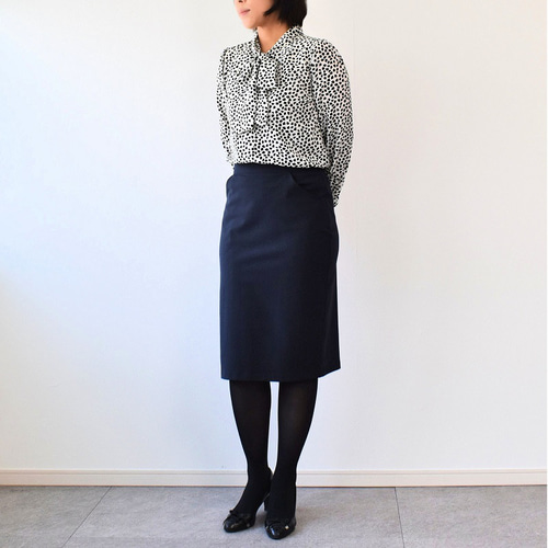 ★未使用★ヨーコチャン　紺 タイトスカート① ひざ丈 後ろスリット 36 ストレッチファインロングタイトスカート - SOÉJU online store