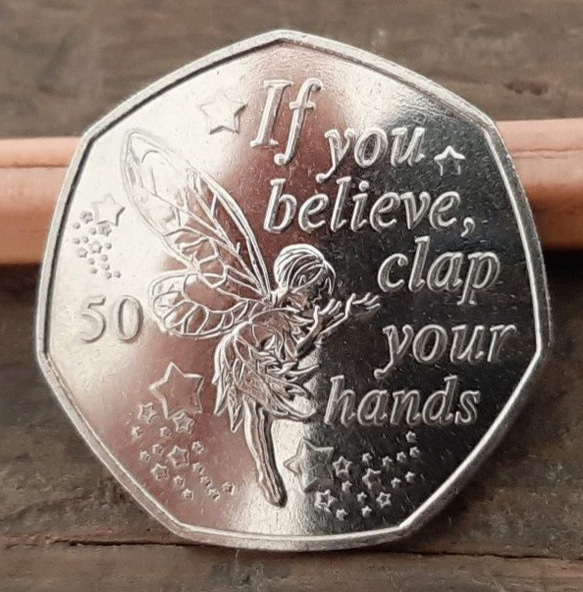 レア　マン島　エリザベス女王の50ペンスコイン 2019年 ティンカーベル  TINKERBELLのデザイン 3枚目の画像