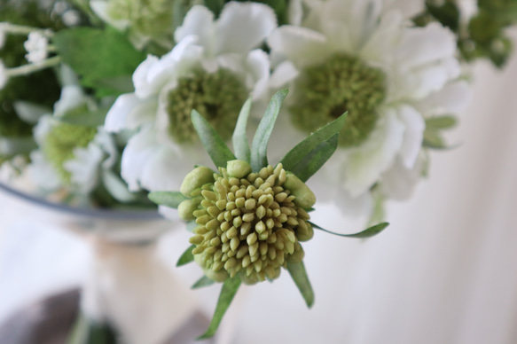 上質なナチュラル白花　ウエディングブーケ　結婚式　アーティフィシャルフラワー　高級造花 4枚目の画像