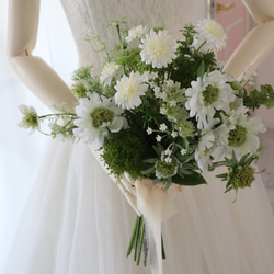 上質なナチュラル白花　ウエディングブーケ　結婚式　アーティフィシャルフラワー　高級造花 5枚目の画像