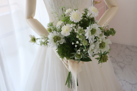 上質なナチュラル白花　ウエディングブーケ　結婚式　アーティフィシャルフラワー　高級造花 5枚目の画像