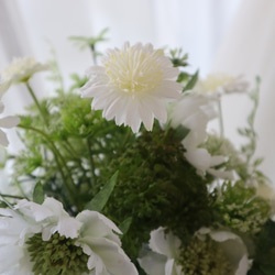 上質なナチュラル白花　ウエディングブーケ　結婚式　アーティフィシャルフラワー　高級造花 3枚目の画像