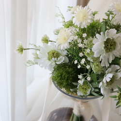 上質なナチュラル白花　ウエディングブーケ　結婚式　アーティフィシャルフラワー　高級造花 1枚目の画像