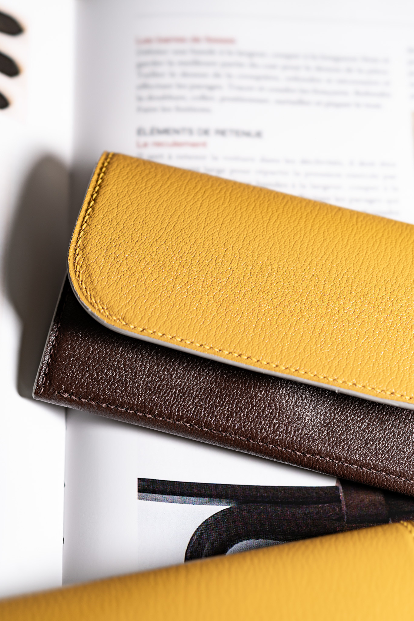 フラグメントケース(ウォレット財布) イエロー×ブラウン