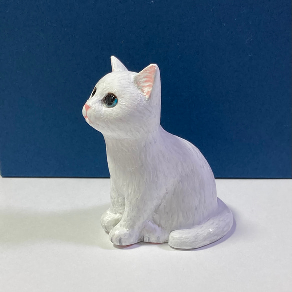 オッドアイの白い猫(猫の置物) 15枚目の画像
