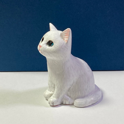 【中古】冬の伊織ねこ オッドアイの白い猫(猫の置物) その他インテリア雑貨 猫ハウス