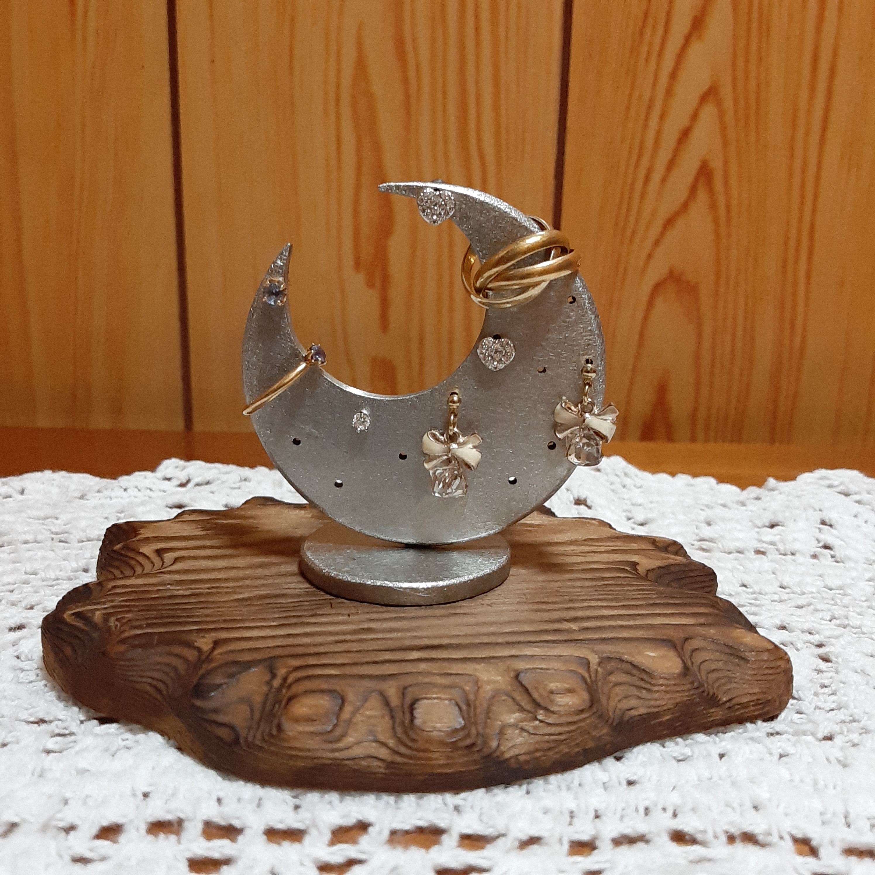 再販　ムーンリング、ピアススタンド　誕生日プレゼントに　プレゼント用巾着袋付き無料です