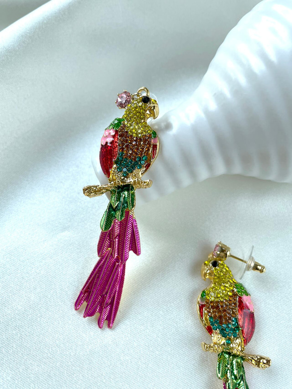 Parrot Earrings サージカルステンレスピアス 2枚目の画像