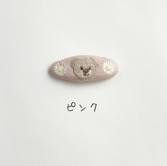 くま＆カモミール刺繍　パッチンピン 2枚目の画像