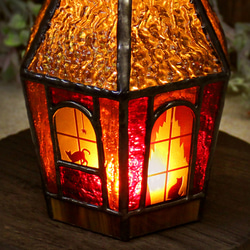 【ネコがいる魔女のお家】ステンドグラス・ランプ（LEDライト付） 4枚目の画像