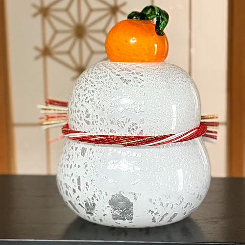 数量限定 上品で豪華なガラスの鏡餅【銀散らし 小】桐箱付き 鏡餅 花宵