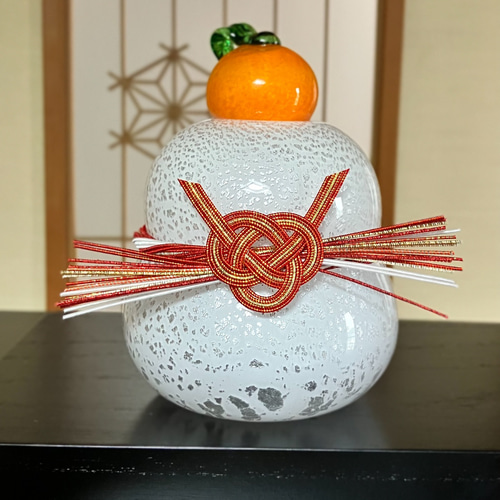 数量限定 上品で豪華なガラスの鏡餅【銀散らし 小】桐箱付き 鏡餅 花宵