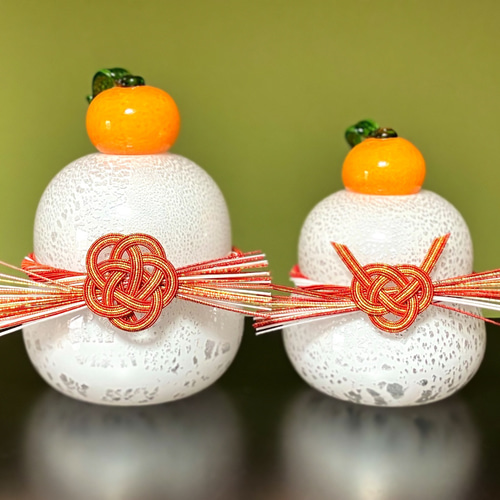 数量限定 上品で豪華なガラスの鏡餅【銀散らし 小】桐箱付き 鏡餅 花宵