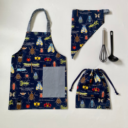 昆虫柄☆こどもエプロン100〜110サイズ、三角巾、巾着の3点セット 1枚目の画像