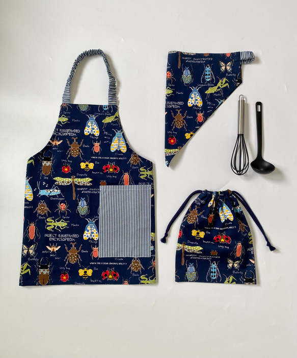 昆虫柄☆こどもエプロン100〜110サイズ、三角巾、巾着の3点セット 1枚目の画像