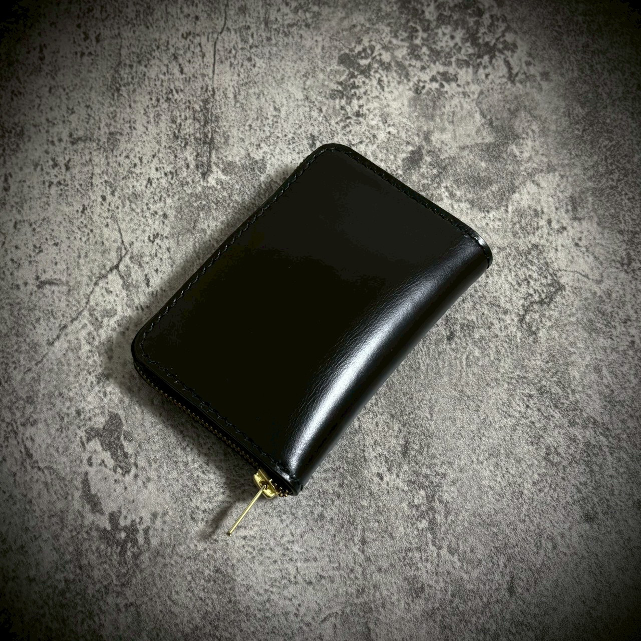 経年変化を楽しむ 総手縫い ミドルウォレット 大容量 本革 牛革 革財布 ラウンドファスナー YKK ブラック 黒