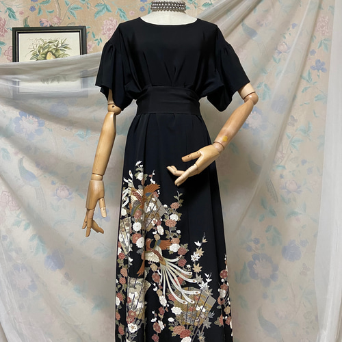 着物リメイク 黒留袖ドレス 四季の花々と鳳凰 ギャザースリーブ 着物リメイク 黒留袖ドレス 四季の花々と鳳凰 ギャザースリーブ
