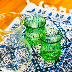 【在庫限り】ボタン飾りのくびれグラス【グリーン】　～ペルシャの手吹きガラス～ 3枚目の画像
