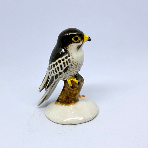 ハヤブサ 二鳥 台座付き置物