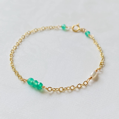 専用❣️グリーンオニキス×マザオパ×水晶のカービング＆オパールのピアス　14kgf 14kgf 小粒グリーンオニキスのピアス | iichi 日々の暮らしを