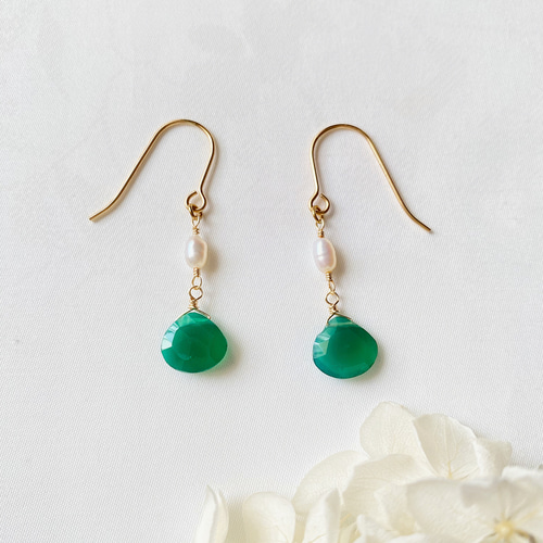 専用❣️グリーンオニキス×マザオパ×水晶のカービング＆オパールのピアス　14kgf 専用️グリーンオニキス×マザオパ×水晶のカービング＆オパールのピアス