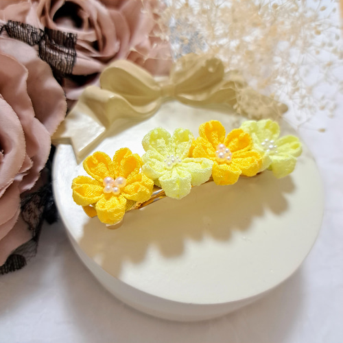 ◎つまみ細工◎『＊ちっちゃなお花のバレッタ＊』黄色//バイカラー 