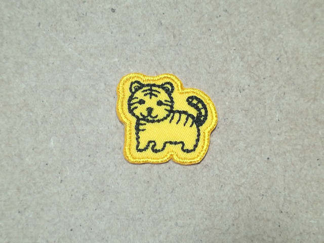 トラ 刺繍絵 虎 刺繍絵 魔除け | Shop at Mercari from Japan! | Buyee