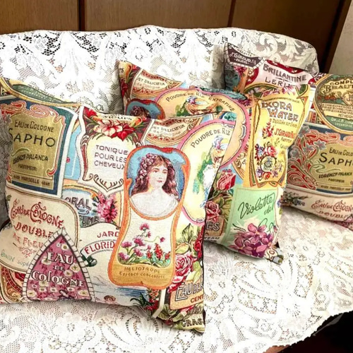 フランスアンティークモノグラムボタンのキルトクッションカバー