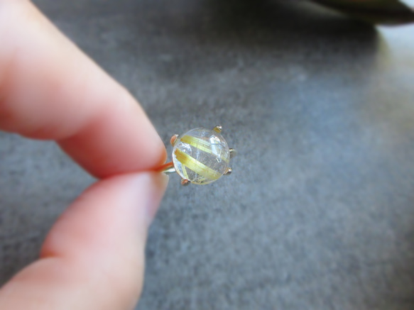 10 毫米美麗的“金發晶石英”凸圓面戒指 第11張的照片