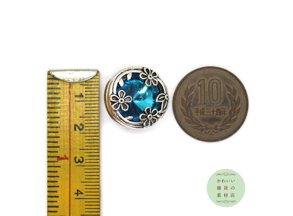 20mm アクアマリンの大きな丸いラインストーンの周りに5弁の小花が3つ並んだ銀古美のスナップボタン#BUS-0058 3枚目の画像