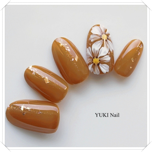 キャメル色の秋冬ネイル ネイルチップ（つけ爪） yuki-nail 通販