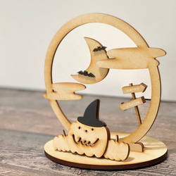ハロウィンの置物　秋　“季節の小窓”  木製 2枚目の画像
