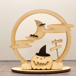 ハロウィンの置物　秋　“季節の小窓”  木製 1枚目の画像
