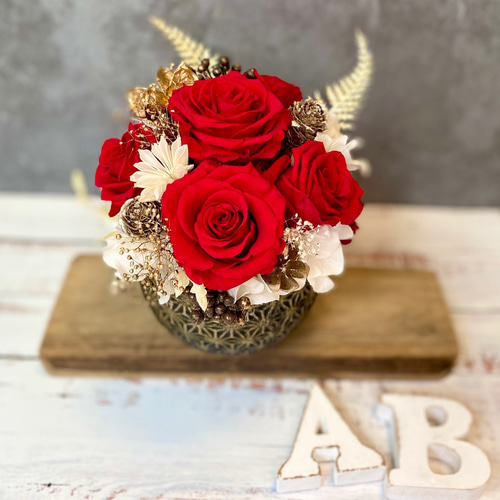真紅のプリザーブドフラワーアレンジメント プリザーブドフラワーアレンジメント 大輪レッドローズ 丸ブラック陶器